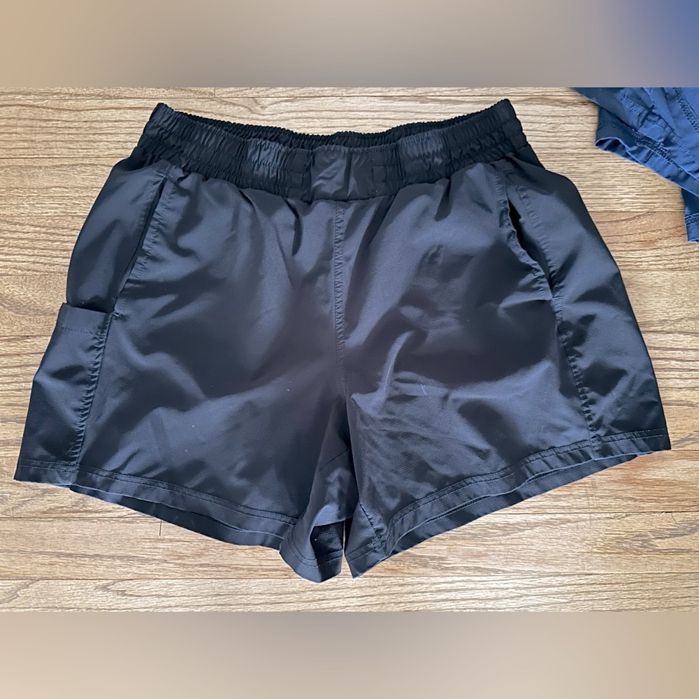 (2) Pairs Avalanche Women’s Shorts Size Large (Black and Dark Blue) EUC